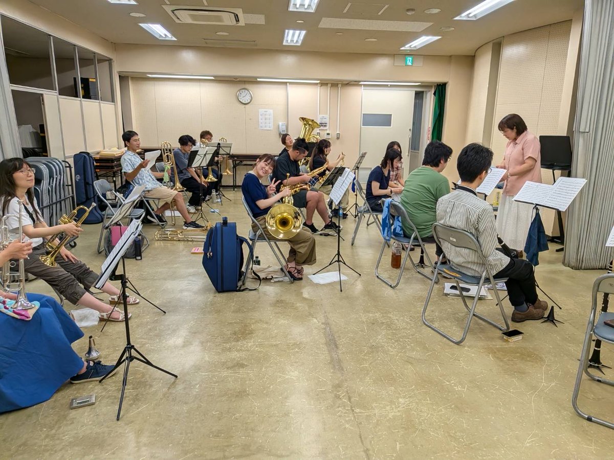 msbo_official's tweet photo. 昨日の練習でも引き続き団員から募ったやってみたい譜面をやってみる合奏をしました‼️見学者さんもいらっしってくださり、初見に苦戦しつつも楽しく合奏しました✨

#武蔵野シンフォニック・ブラス・オーケストラ #吹奏楽 #三鷹市 https://t.co/opjqXNEWzF