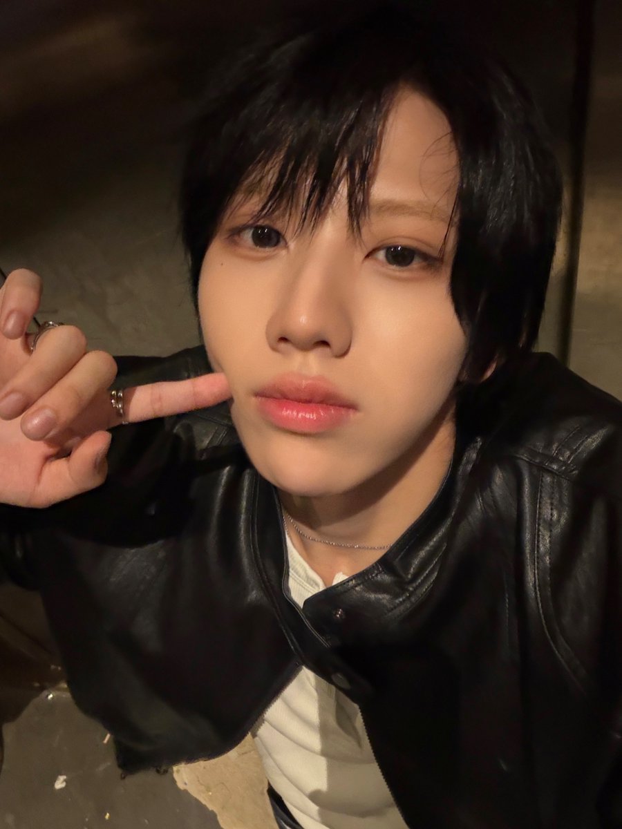 MEMBERS_8TURN's tweet photo. 😉😉

#8TURN #에잇턴 #エイトターン
#윤규 #YUNGYU #ユンギュ https://t.co/RfpgkLQcqF