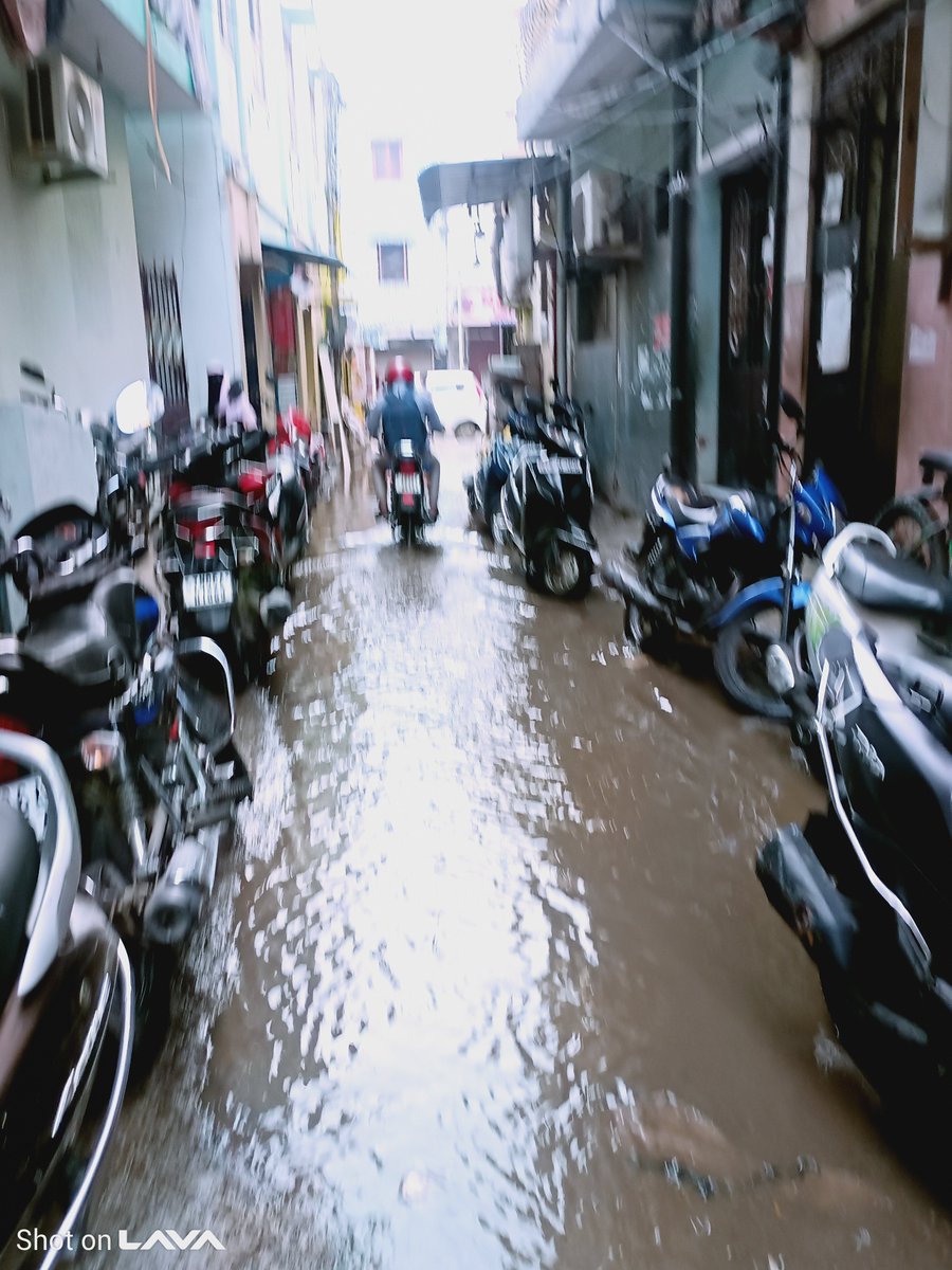 hyacoob2010's tweet photo. சென்னை மாநகராட்சி வார்டு 120 மண்டல் 9க்கு உட்பட்ட ஜவகர் உசேன் 2வது தெரு முழுவதும் பள்ளமாகவும் குழியமாக உள்ளது தெருவில் வயதானவர்கள் சிறியவர்கள்  செல்லும்போது  கீழே விழுகிறார்கள் இந்தத் தெருவினை உடன் சீரமைத்து தர  கேட்டுக்கொள்கிறோம் @CMOTamilnadu @chennaicorp @Udhaystalin https://t.co/tnzxyFTnlj
