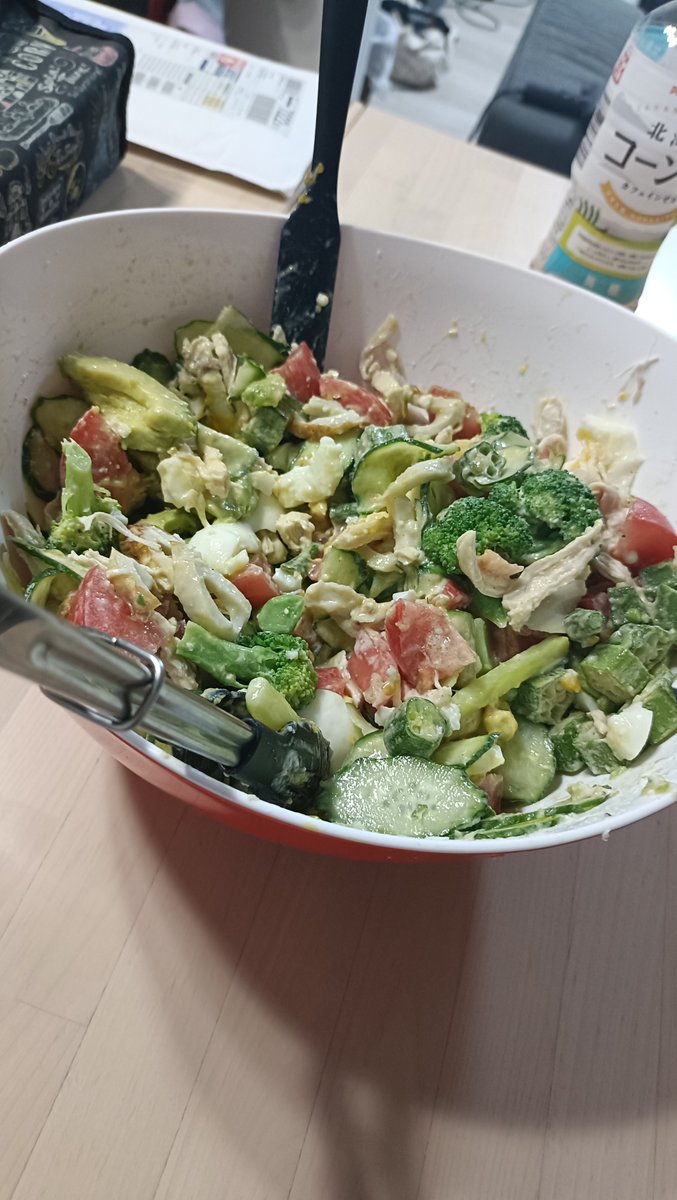 socian's tweet photo. 今日もバケツみたいな２を食う https://t.co/3z5XitZDZx