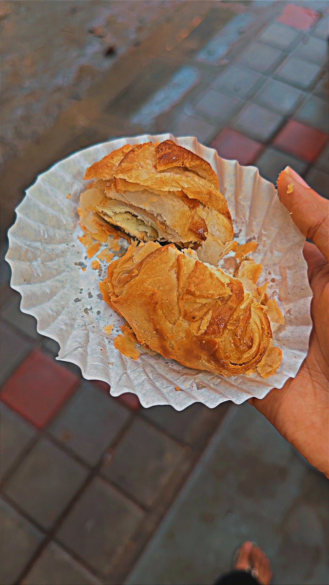 nanu_milana's tweet photo. #spot8
Got to try Koshy’s Bakery
Chicken cutlet and egg puff were good
Got to taste food from a bakery that dates back to 1940
When places turn old it’s not just about the food it’s an experience to visit https://t.co/hsVNlm8k54