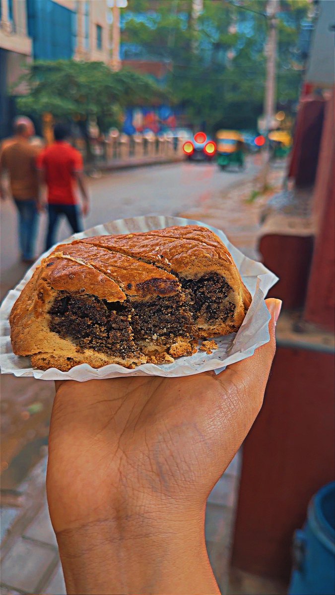 nanu_milana's tweet photo. #spot8
Got to try Koshy’s Bakery
Chicken cutlet and egg puff were good
Got to taste food from a bakery that dates back to 1940
When places turn old it’s not just about the food it’s an experience to visit https://t.co/hsVNlm8k54