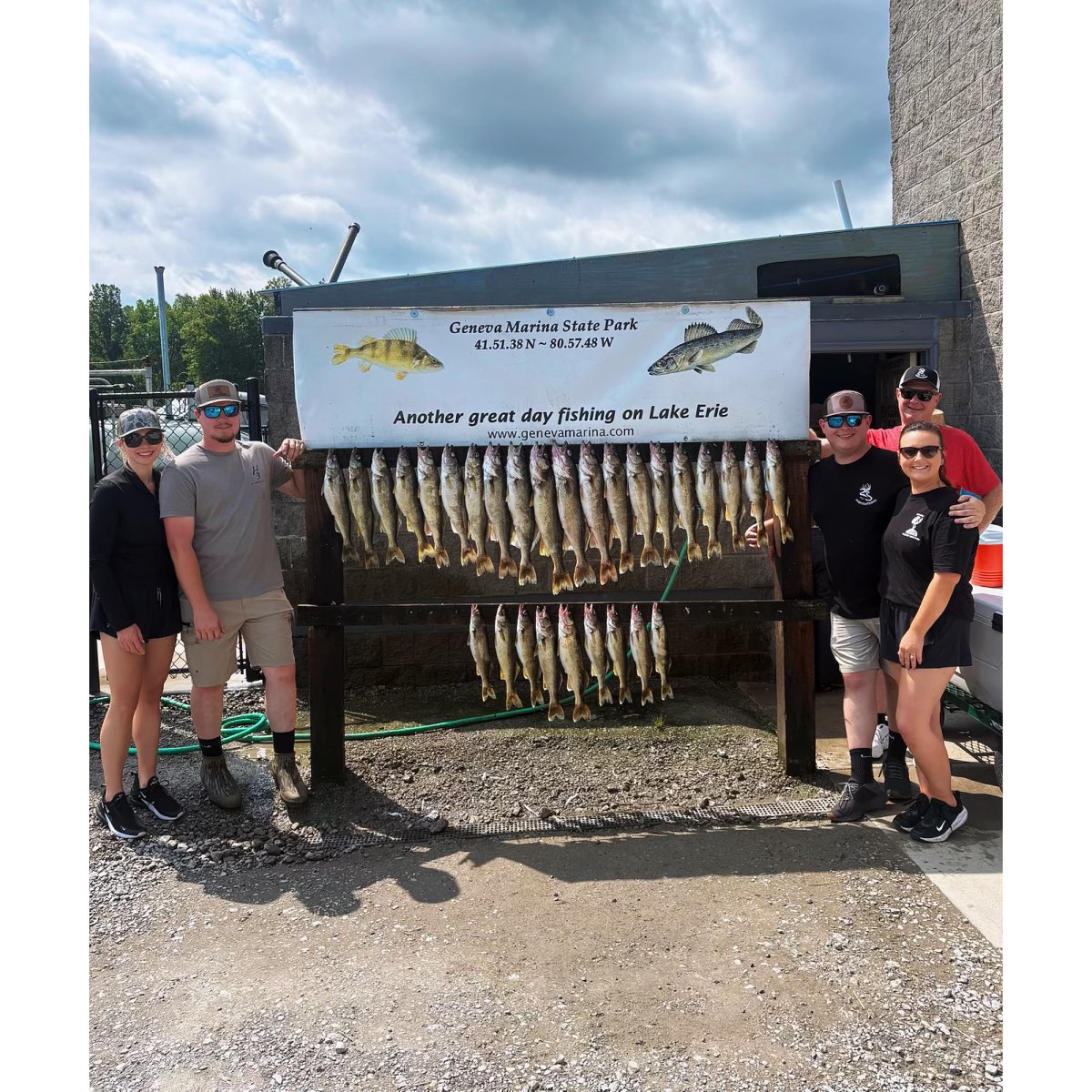 paboyzoutdoors1's tweet photo. What a morning on Lake Erie with our friends at Cooler Bound Charters
We braved 6ft waves to finish 1 off our limit before we had to call it quits. We cannot thank Dave and Joey enough for their amazing hospitality as well as putting us on some stud walleye. #tightlines #fishin https://t.co/0uOLkqMyDo