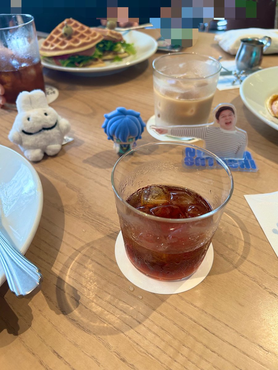 qsubk's tweet photo. 遊んできたやつ！2枚目、BIG株モニュメントかっこよかったので急いで撮ったらブレす��い https://t.co/Uc7cuRSPxP