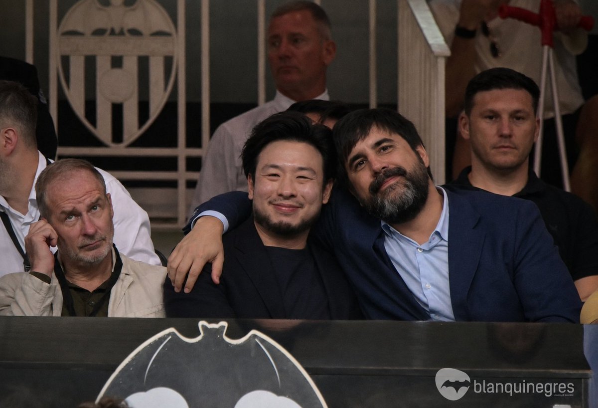 mikisinmas2's tweet photo. @raul79 Faltó la Kiss Cam en Mestalla https://t.co/7zV1izlHcm