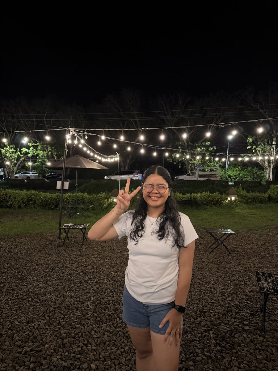 HierasEdz's tweet photo. Another core memory! Had the chance to meet my fam sa mother side , brought already some mother’s day treat (sa mga kapatid ng mother ko) not knowing na ganto pala kadami ang kasama ko mag dinner BAHAHAHA na para bang nag pa bday party ako sa jollibee 🤣 It was nice meeting y’all https://t.co/wq1O55PrGC