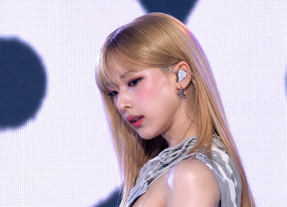 Iness3116861983's tweet photo. Queen #RUKA at sbs gayo daejoe today 🔥
#RUKA #BABYMONSTER https://t.co/Jbof4iTLt0