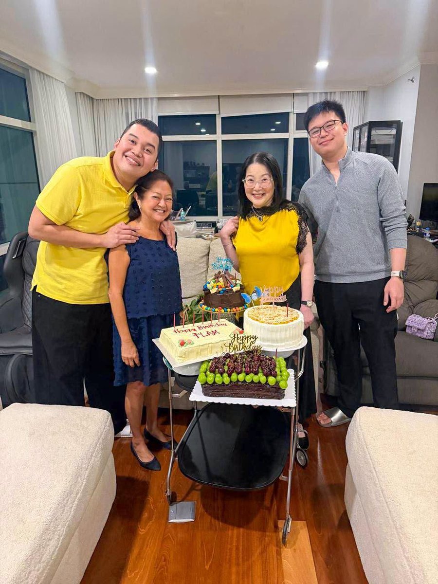 inquirerdotnet's tweet photo. FL LIZA MARCOS WITH KRIS AQUINO 

LOOK: First Lady Liza Araneta-Marcos shares a photo of Queen of All Media Kris Aquino and her sons, Josh and Bimby, giving her advance birthday cakes. 

"Such a thoughful surprise that truly warmed my heart. Feeling very blessed," the first lady posts. 

Liza Araneta-Marcos will turn 67 on Aug. 21. | 📸: Liza Marcos via @dexcabalzaINQ