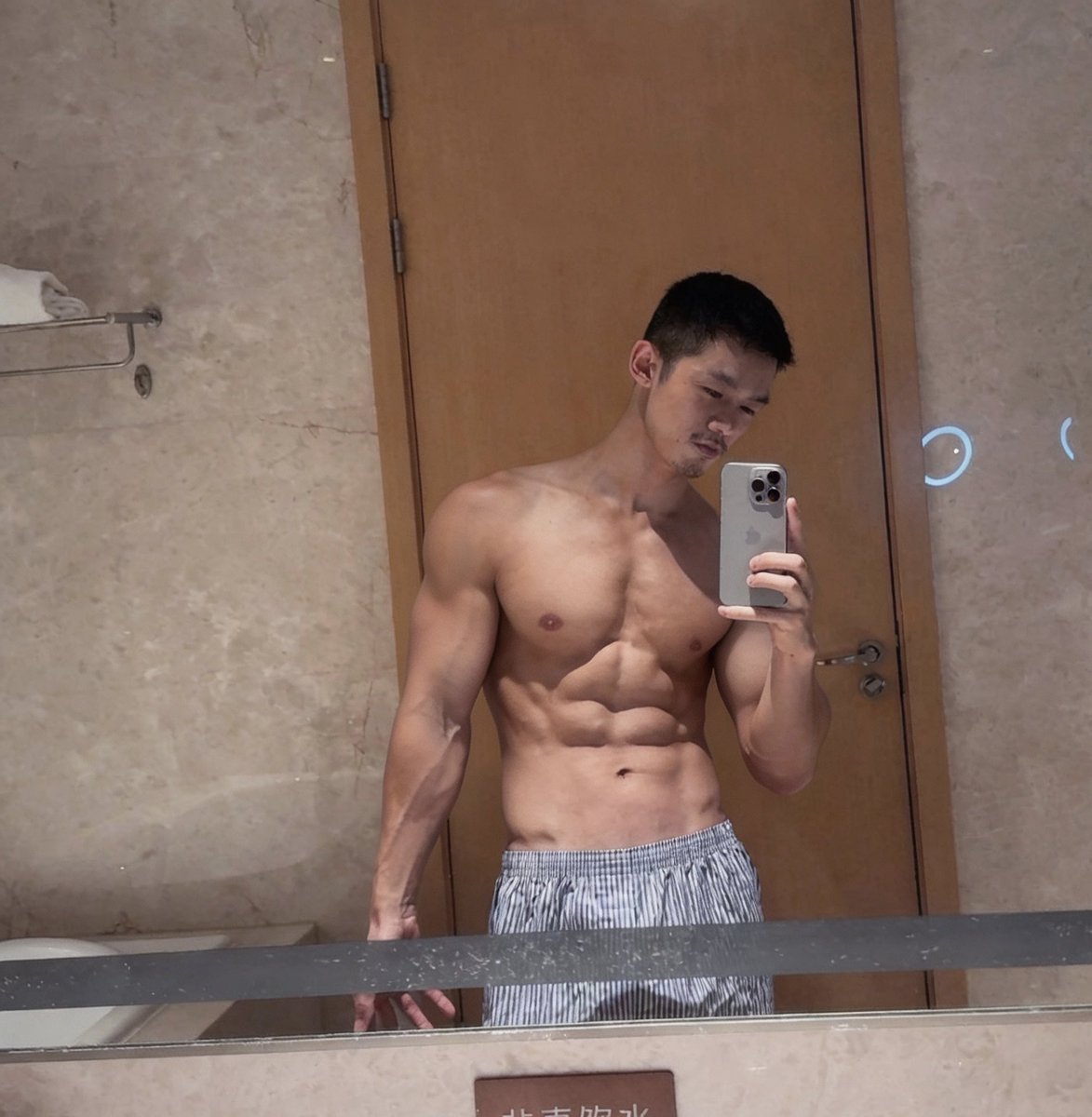 Superwanzhi's tweet photo. 最近又在好好努力💪
#gym #leanbody https://t.co/Qzl4jrrFNA