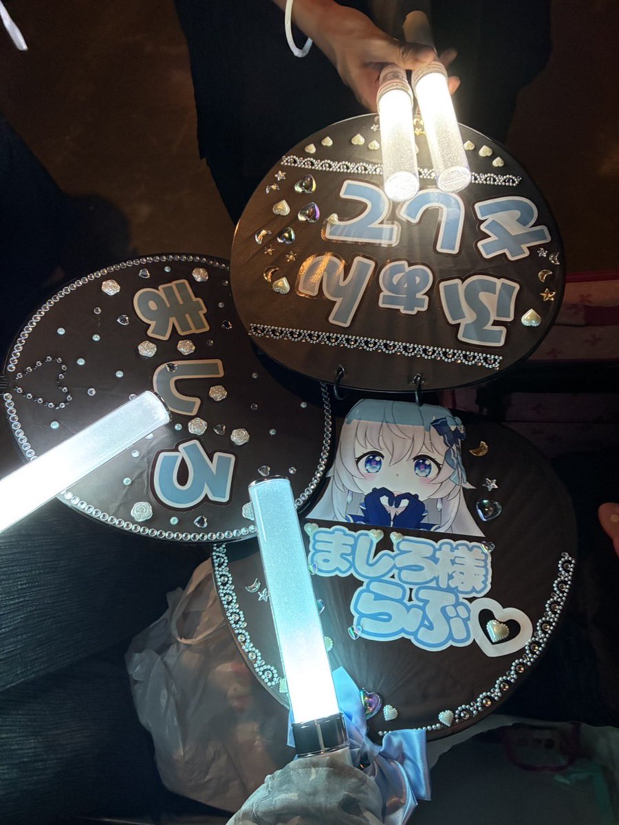 SABAneko_168_'s tweet photo. ましろ様のライブとても楽しかったです
ましろ様を完全にアイドル等の遠い存在と思ってしまうほどすごいライブと歌でした。
(ちはに許可取れました！) https://t.co/zLJ8a6IJyX