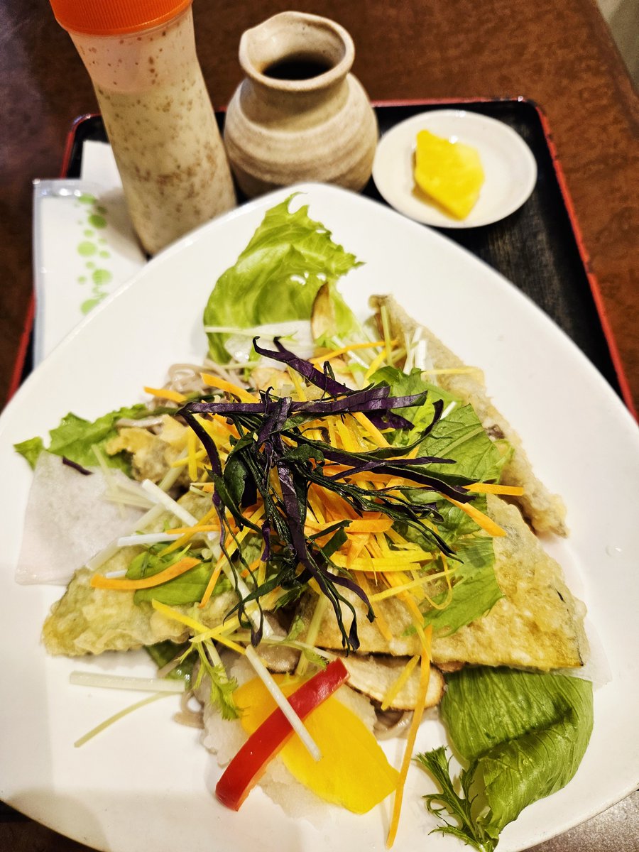 maimai8892's tweet photo. 那覇市の日本そばみつまるで
冷たいファイバーサラダそば🍜
食べて来ましたサイコーですね🍜
#ファイバーサラダそば
#日本そばみつまる
#那覇市久米 https://t.co/9BZYeCQtp7