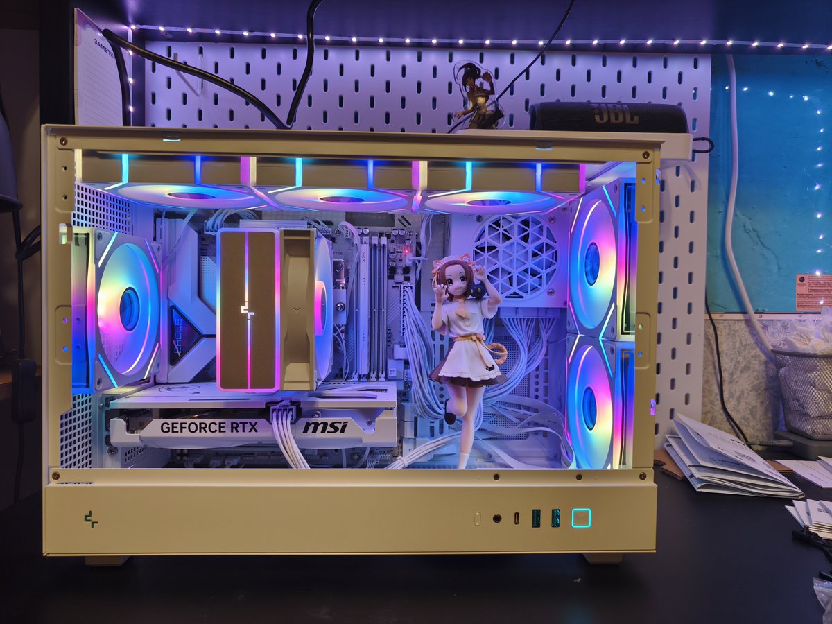 Ev_v1l's tweet photo. @yoro_shi Omg, this is so cool, because at this summer, when i assemble pc, i put my ritsu figure in too https://t.co/BEj10yoVAu