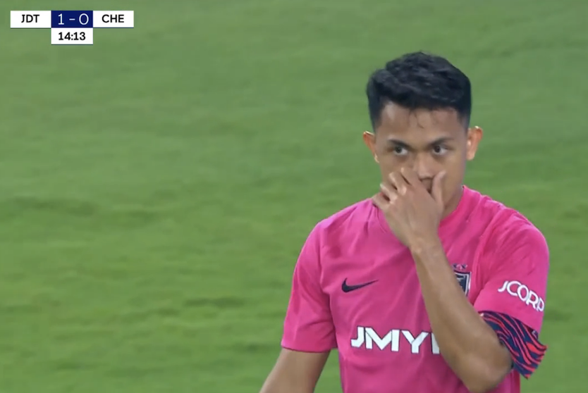 TouchlineX's tweet photo. 1-0 JDT.

THE MALASIAN CHAMPIONS TAKE THE LEAD VS CHELSEA !!!!!!!!!!!!!!!!!!!!!!! GOAL GOAL GOAL XABI ALONSO'S TEAM GO BEHIND !!!!!!!!!!!!!!!! ARIF AIMAN SCORES !!!!!!!!!!!!!! https://t.co/DzxZLMm8pY