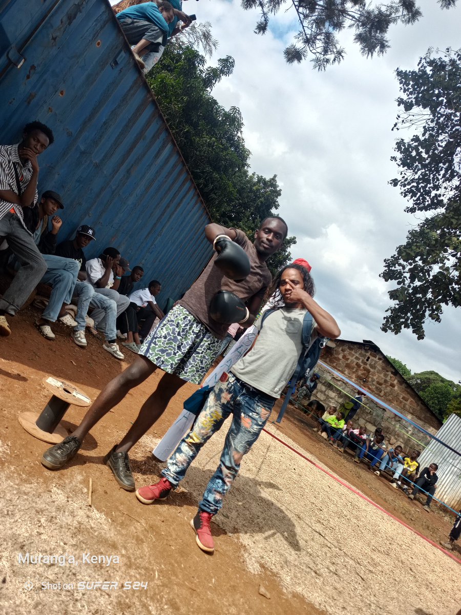 PitchsideKE's tweet photo. You don't need Vegas when the estate has Fight Night 😂🥊

Who’s the toughest boxer in your area? 👀 https://t.co/c7emrT8XQY