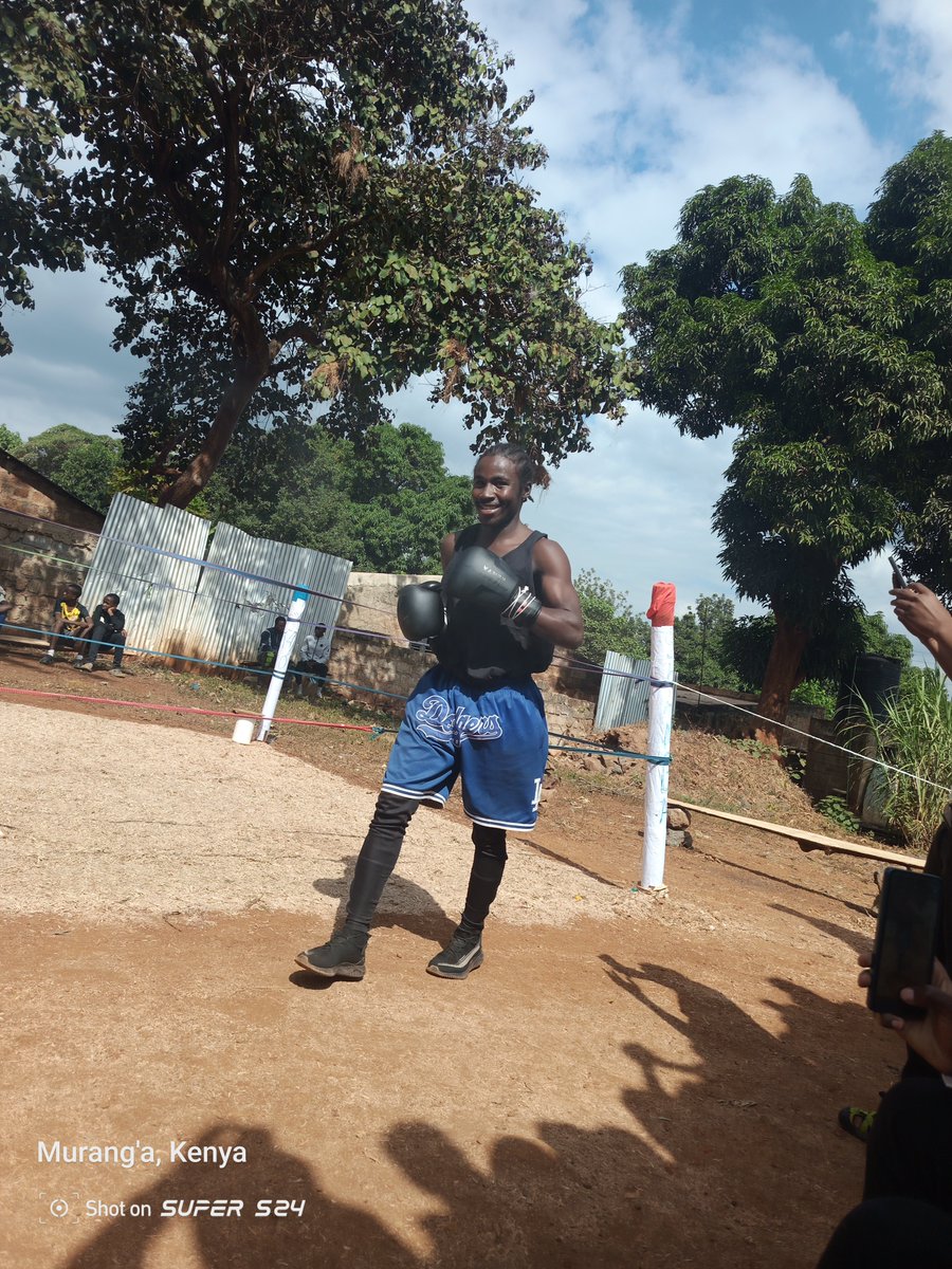 PitchsideKE's tweet photo. You don't need Vegas when the estate has Fight Night 😂🥊

Who’s the toughest boxer in your area? 👀 https://t.co/c7emrT8XQY
