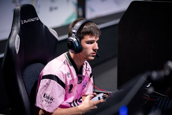 LateGameFNCS's tweet photo. Aucun joueur Français 🇫🇷 n'a réussi à se placer dans le top 50 earnings 💸 en une année depuis Andilex et BadSniper en 2022.

Pour l'instant, en 2026, seul 🇫🇷 Kurama se place dans le top 50 mais celui si n'etant toujours pas qualifié aux GC, risque d'en sortir. https://t.co/gXLGihoPVp