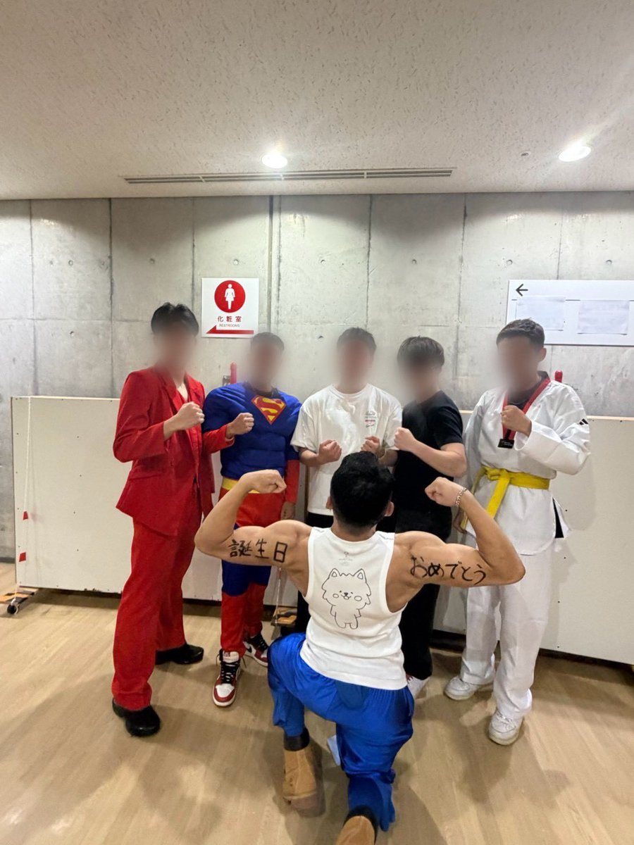 KAOPOP25's tweet photo. カズハの誕生日をピオナ全員で祝えて本当に幸せな時間だった😁
今ピオナとしてライブに行けることに感謝の気持ちを絶対に忘れちゃいけないなと改めて思いました😭
改めてカズハ誕生日おめでとう🎉🎉
#le_sserafim #LE_SSERAFIM 
#PUREFLOW #르세라핌
#KAZUHA #カズハ https://t.co/61E5VZQ7aS