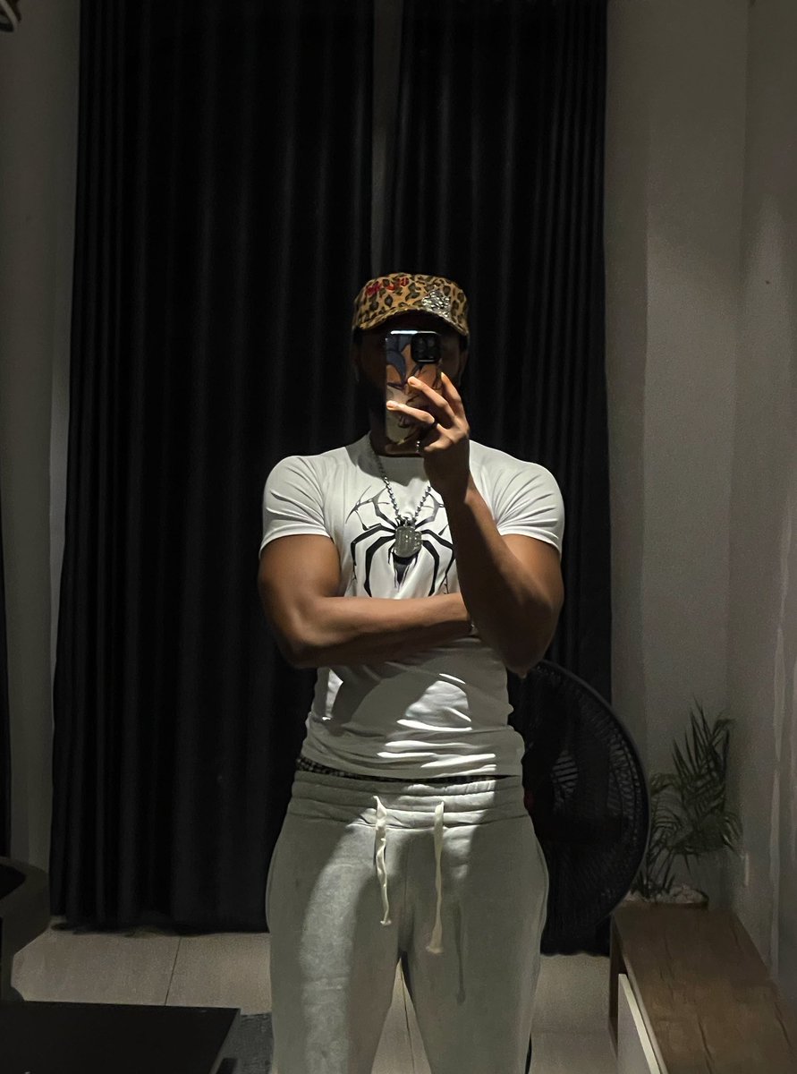 Derahback's tweet photo. Solo thuggin🫩❤️ https://t.co/0Z85UmfgS8