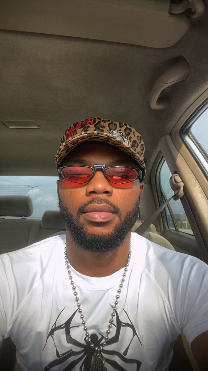 Derahback's tweet photo. Solo thuggin🫩❤️ https://t.co/0Z85UmfgS8