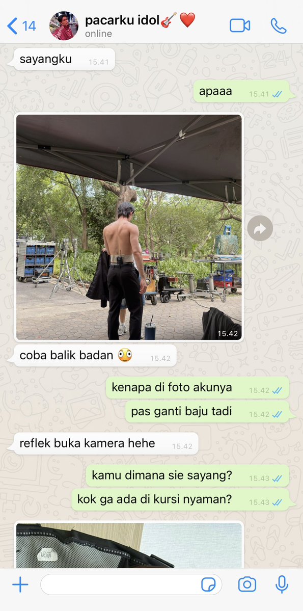 mauvary's tweet photo. #williamest two tweets au

; pacarku idol (coba balik badan) https://t.co/7V8zPBFfYi