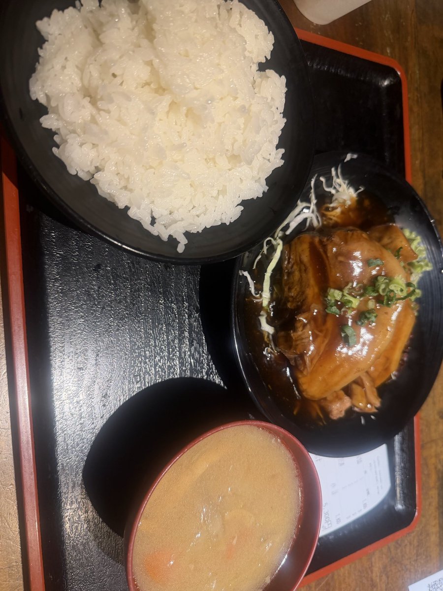as0202_ig's tweet photo. 滝の後に食べた豚角煮はクソデカい＆ドゥルッドゥルでリピート確定🐷✌️ https://t.co/cXtNIFZ9ri