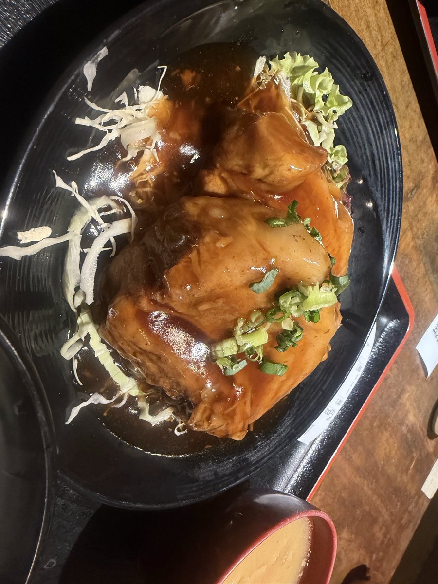 as0202_ig's tweet photo. 滝の後に食べた豚角煮はクソデカい＆ドゥルッドゥルでリピート確定🐷✌️ https://t.co/cXtNIFZ9ri