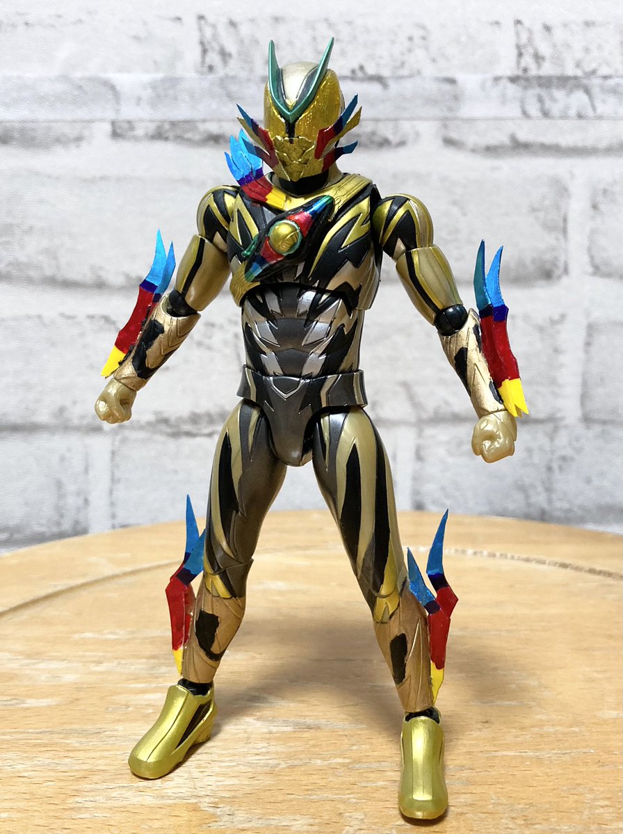 aya_ka_1211's tweet photo. 仮面ライダーゼッツ イナズマプラズマのアクフィ改造して、プラズマブースター⚡️にしました！
今回はパテを使わずにプラ板のみでやってみたのですが、造形はまだまだですね💦
好きなフォームだったので、完成させられて満足！
 #ニチアサフィギュア改造部
 #仮面ライダーゼッツ https://t.co/fk9JmFI1J9