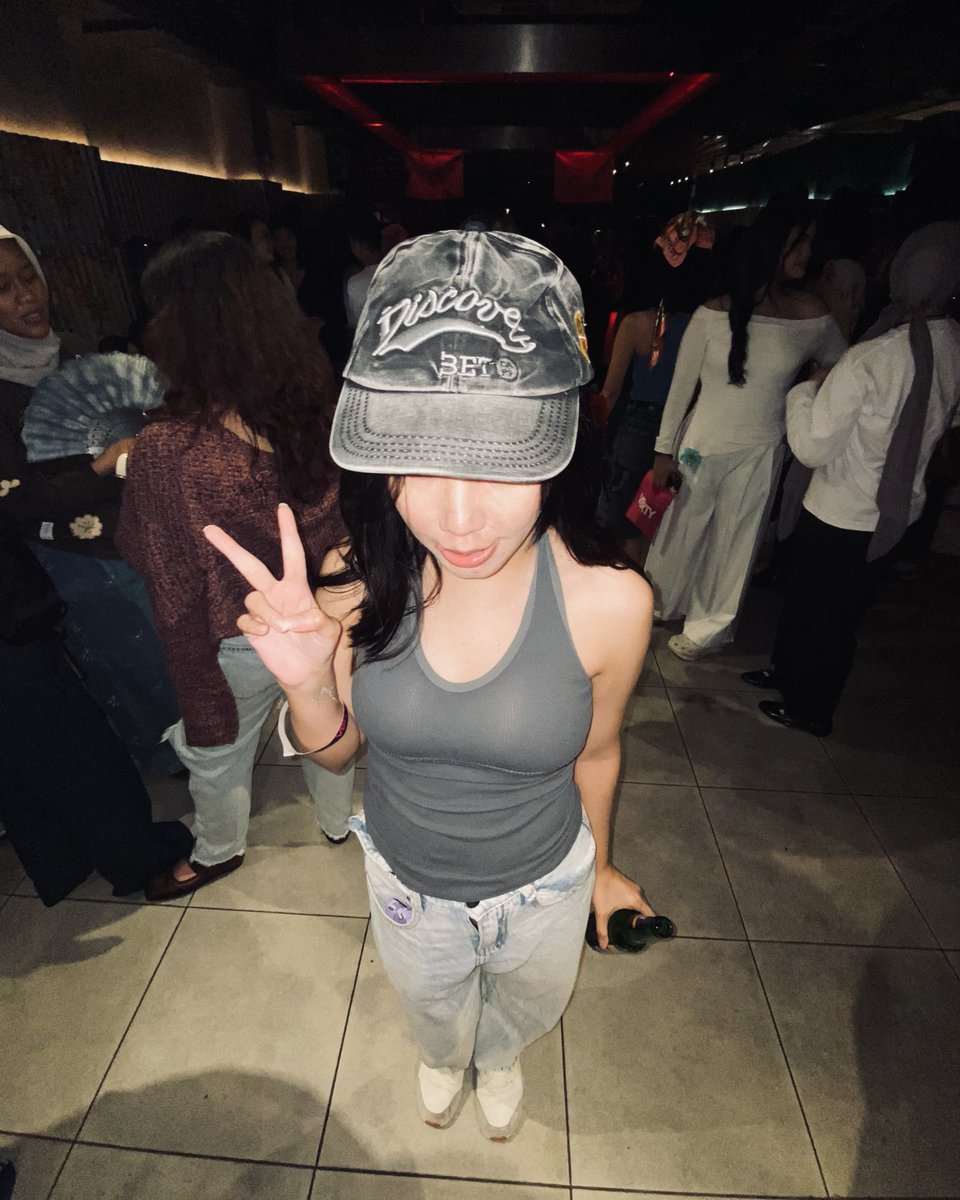 vernonrepeat's tweet photo. we like 2 party 💥🥂 #v8rty @V8RTY4U https://t.co/3HjwyYAK7V