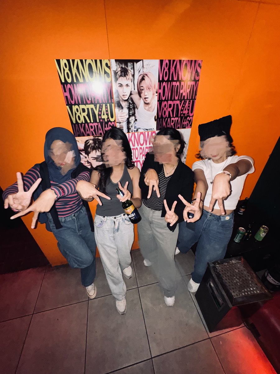 vernonrepeat's tweet photo. we like 2 party 💥🥂 #v8rty @V8RTY4U https://t.co/3HjwyYAK7V