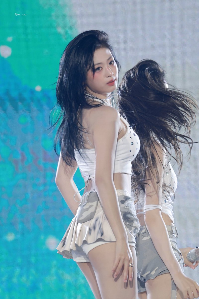 more_ahyeon's tweet photo. 260809 SBS 가요대전

#BABYMONSTER #베이비몬스터 #아현 #Ahyeon https://t.co/QqwXv7lyk5