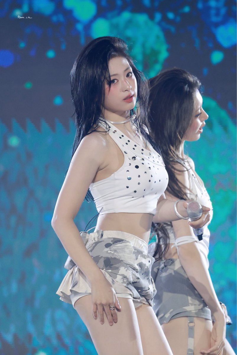more_ahyeon's tweet photo. 260809 SBS 가요대전

#BABYMONSTER #베이비몬스터 #아현 #Ahyeon https://t.co/QqwXv7lyk5