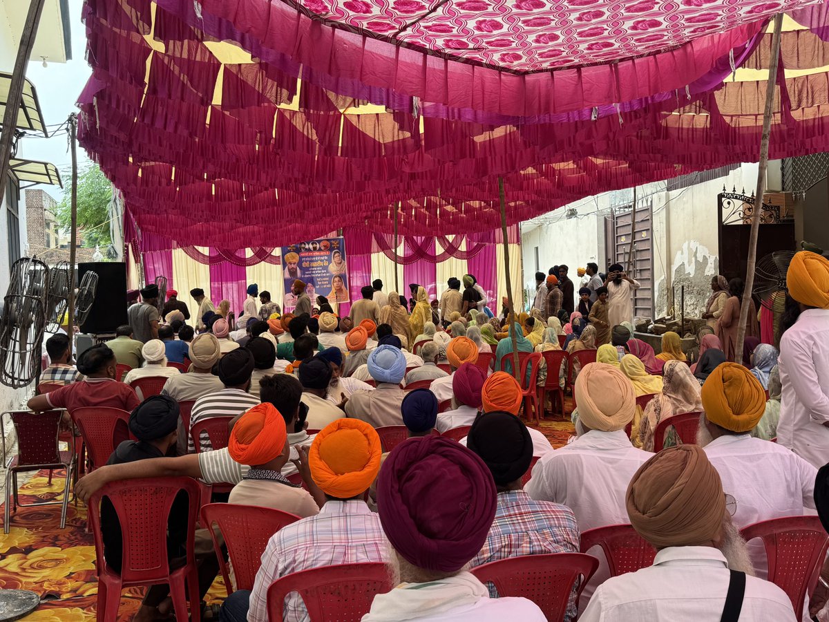 TarsemSofficial's tweet photo. ਅਕਾਲੀ ਦਲ ਬਾਦਲ ਨੂੰ ਵੱਡਾ ਸਿਆਸੀ ਝਟਕਾ, ਬੀਬੀ ਰਮਨਦੀਪ ਕੌਰ ਨੇ ਪਰਿਵਾਰ ਸਮੇਤ ਫੜਿਆ ‘ਵਾਰਿਸ ਪੰਜਾਬ ਦੇ’ ਦਾ ਪੱਲਾ..ਅਸੀਂ ਉਹਨਾਂ ਦਾ ਜਥੇਬੰਦੀ ਵਿੱਚ ਸ਼ਾਮਲ ਹੋਣ ’ਤਹਿ ਦਿਲੋਂ ਸਵਾਗਤ ਕਰਦੇ ਹਾਂ।
.
#akalidalwarispunjab #youthadwpd #bhaiamritpalsinghji #mpamritpalsingh #cmamritpalsingh https://t.co/9QOt0aAryF