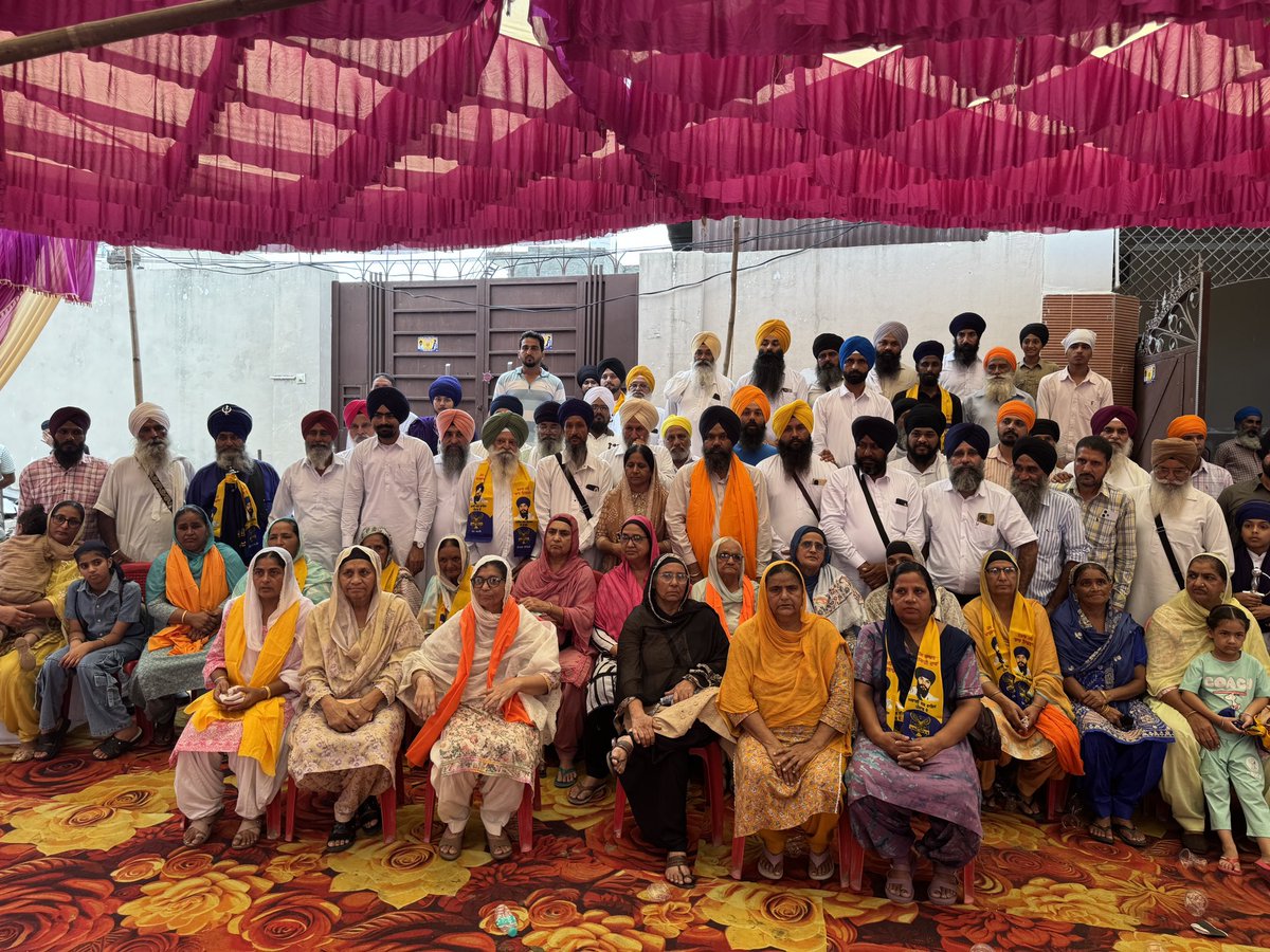 TarsemSofficial's tweet photo. ਅਕਾਲੀ ਦਲ ਬਾਦਲ ਨੂੰ ਵੱਡਾ ਸਿਆਸੀ ਝਟਕਾ, ਬੀਬੀ ਰਮਨਦੀਪ ਕੌਰ ਨੇ ਪਰਿਵਾਰ ਸਮੇਤ ਫੜਿਆ ‘ਵਾਰਿਸ ਪੰਜਾਬ ਦੇ’ ਦਾ ਪੱਲਾ..ਅਸੀਂ ਉਹਨਾਂ ਦਾ ਜਥੇਬੰਦੀ ਵਿੱਚ ਸ਼ਾਮਲ ਹੋਣ ’ਤਹਿ ਦਿਲੋਂ ਸਵਾਗਤ ਕਰਦੇ ਹਾਂ।
.
#akalidalwarispunjab #youthadwpd #bhaiamritpalsinghji #mpamritpalsingh #cmamritpalsingh https://t.co/9QOt0aAryF