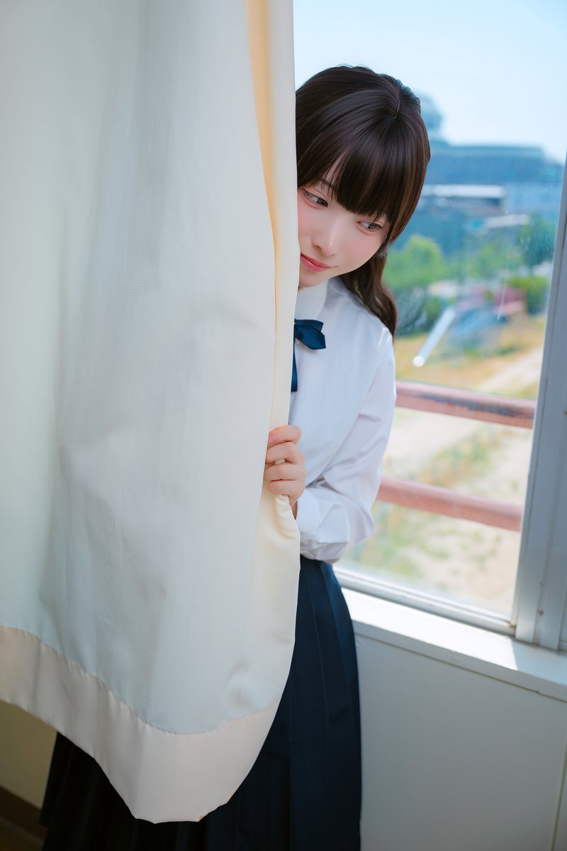 G_Ale_2000's tweet photo. お嬢様JKが目を合わせてくれない https://t.co/NB4IPjwEXC