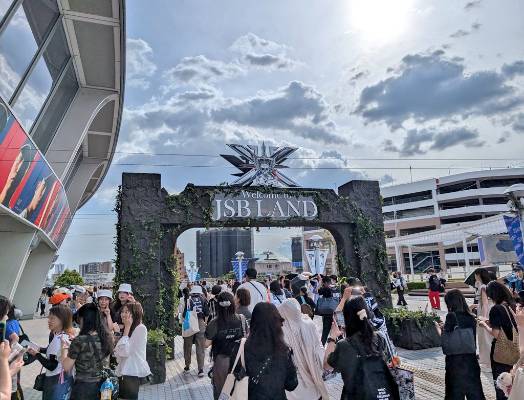 macky0118's tweet photo. JSB LAND FOREVER ファイナル楽しかったし元気出た🔥🔥 次は、長居スタジアムでJSB FOREVER ONE 〜GRAND FINALE〜！！
怒涛の毎日だけど駆け抜けぞ！
あと、Oto3の忘年会も行きたい🤣🤣 https://t.co/9ATFDVHdkl