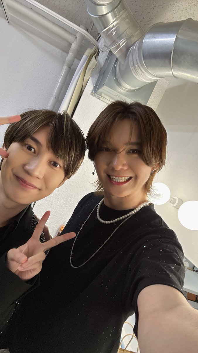 hikaru_inaba_'s tweet photo. 今日は北村悠さんバースデーin東京
ありがとうございました！
悠さんの全てを包んでくれるような包容力大好きです！
そんな大好きな悠さんの誕生日を一緒に祝えて幸せでした！
改めてお誕生日おめでとうございます🎂
これからも仲良くしてください（笑） https://t.co/epS0h02kl9