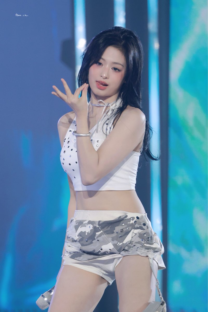 more_ahyeon's tweet photo. 260809 SBS 가요대전

#BABYMONSTER #베이비몬스터 #아현 #Ahyeon https://t.co/vDWWOAxfXO