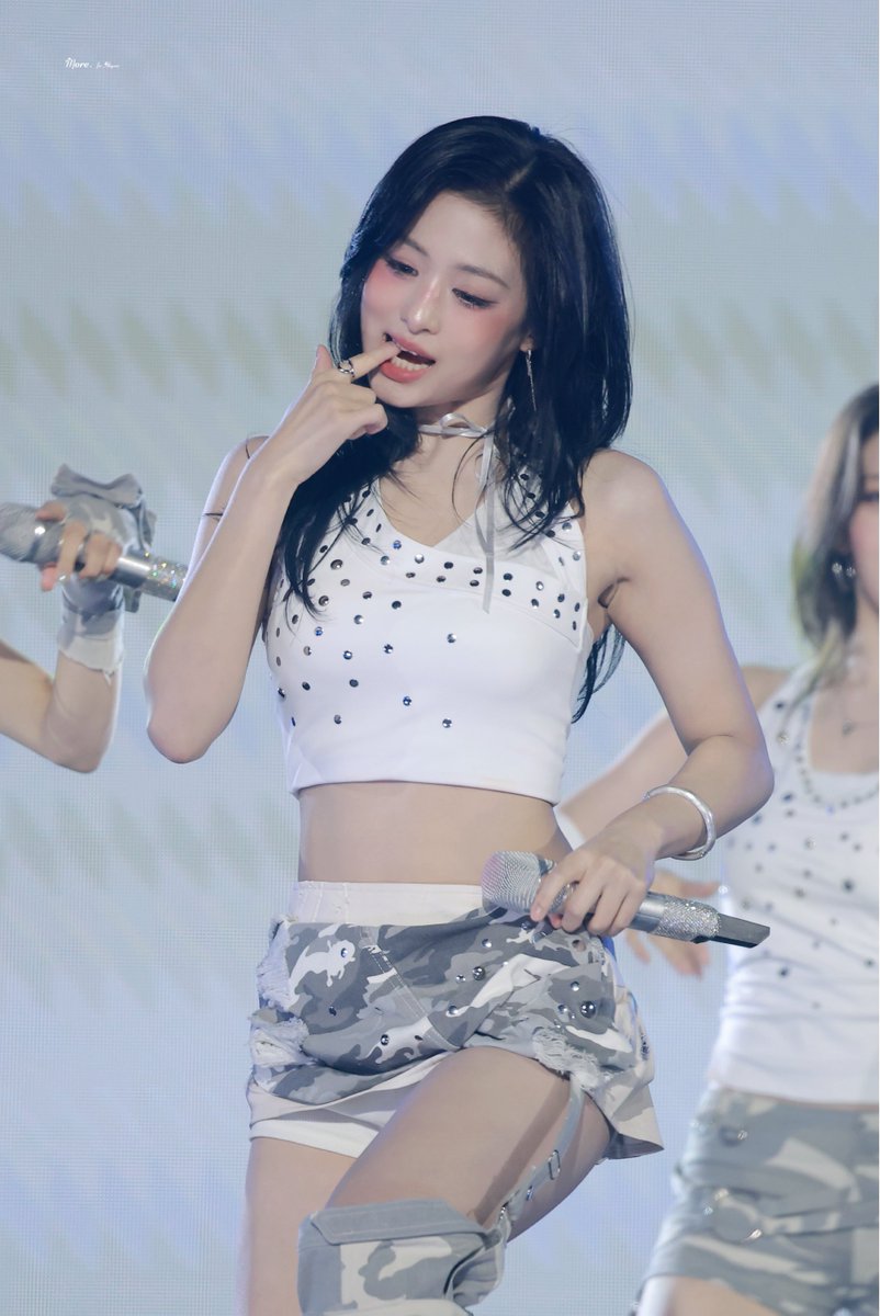 more_ahyeon's tweet photo. 260809 SBS 가요대전

#BABYMONSTER #베이비몬스터 #아현 #Ahyeon https://t.co/vDWWOAxfXO