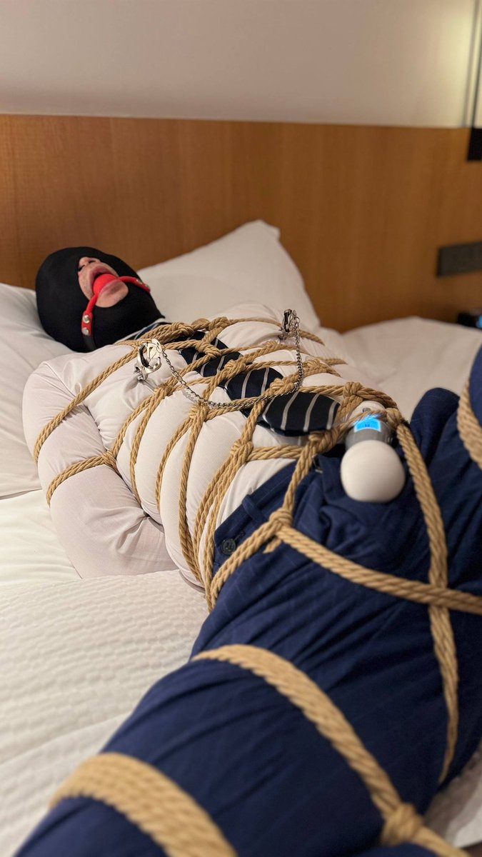 discreetsub's tweet photo. Frustration. Nipple torture. Courtesy of @silverskyy10 https://t.co/cYFXipwl4N