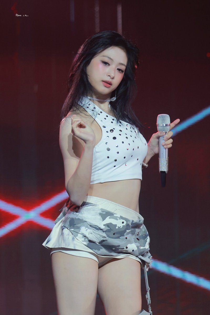 more_ahyeon's tweet photo. 260809 SBS 가요대전

#BABYMONSTER #베이비몬스터 #아현 #Ahyeon https://t.co/t2r619192d