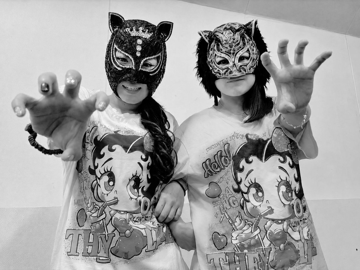 Chan0759's tweet photo. 道頓堀プロレス8月大会ご観戦ありがとうございました！
試合前はこんなにこんなに仲良かったのに…
信じていた後輩に裏切られるのは悲しい…
 #道頓堀プロレス https://t.co/zwsdc0oHxw