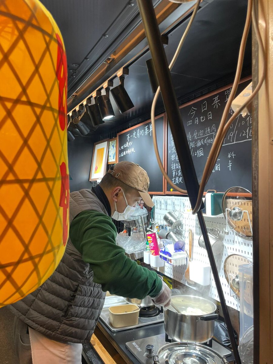 23Aleksey's tweet photo. Late-night dim sum steamers hiss gently on the counter, warm soy sauce dipping bowls line the edge—this tiny stall’s quiet glow is the only company I need for this tired Tuesday night. https://t.co/3H7NxqLORk