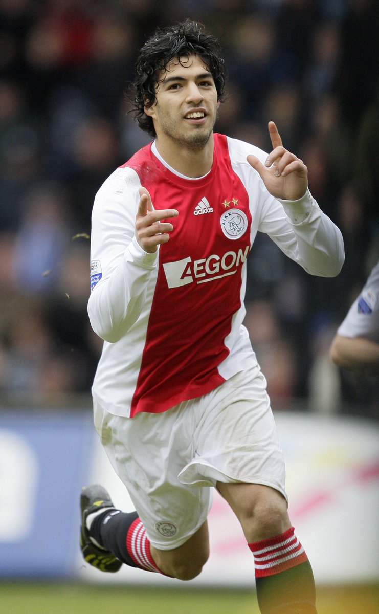 LigadeCampeones's tweet photo. ⏪ #TalDíaComoHoy de 2007, 𝐋𝐮𝐢𝐬 𝐒𝐮𝐚́𝐫𝐞𝐳 llegaba al Ajax...

#UCL https://t.co/mUNVpDnfJF