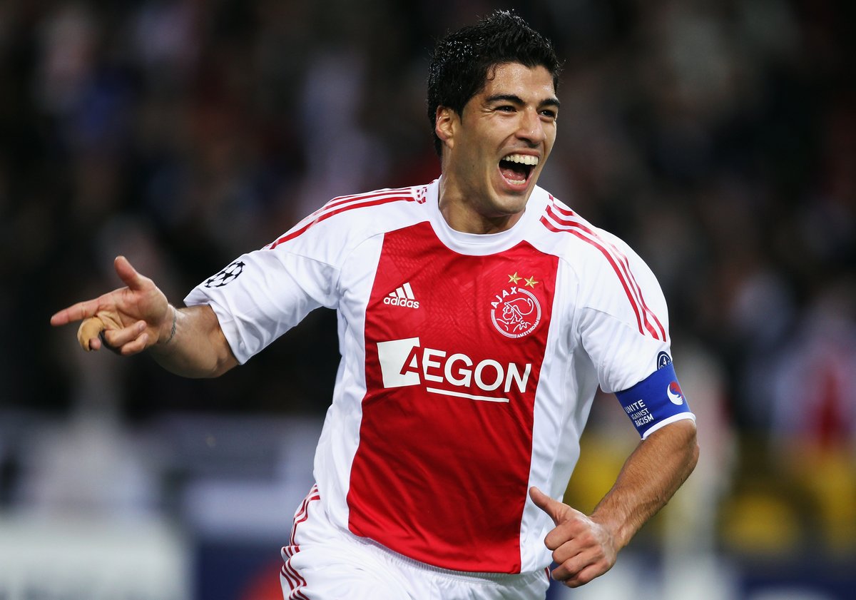 LigadeCampeones's tweet photo. ⏪ #TalDíaComoHoy de 2007, 𝐋𝐮𝐢𝐬 𝐒𝐮𝐚́𝐫𝐞𝐳 llegaba al Ajax...

#UCL https://t.co/mUNVpDnfJF