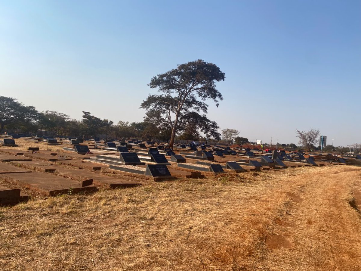 fovlszimbabwe's tweet photo. Leading to the Heroes Day Celebrations we have undertaken extensive cleaning and landscaping at the Harare Provincial Heroes Acre and also built a quarter guard to be used for guard of Honour formalities.
@HeraldZimbabwe @SundayMailZim @ZBCNewsonline @InfoMinZW @edmnangagwa https://t.co/d6muqeq2oy
