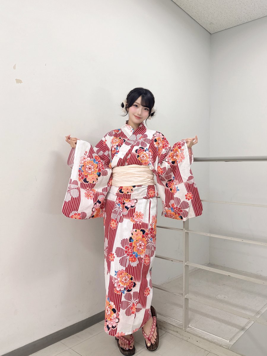 NAVI_whsp's tweet photo. アイドルの個別握手会コーデ♡ #ホワスピ https://t.co/BOBzHoIlqs