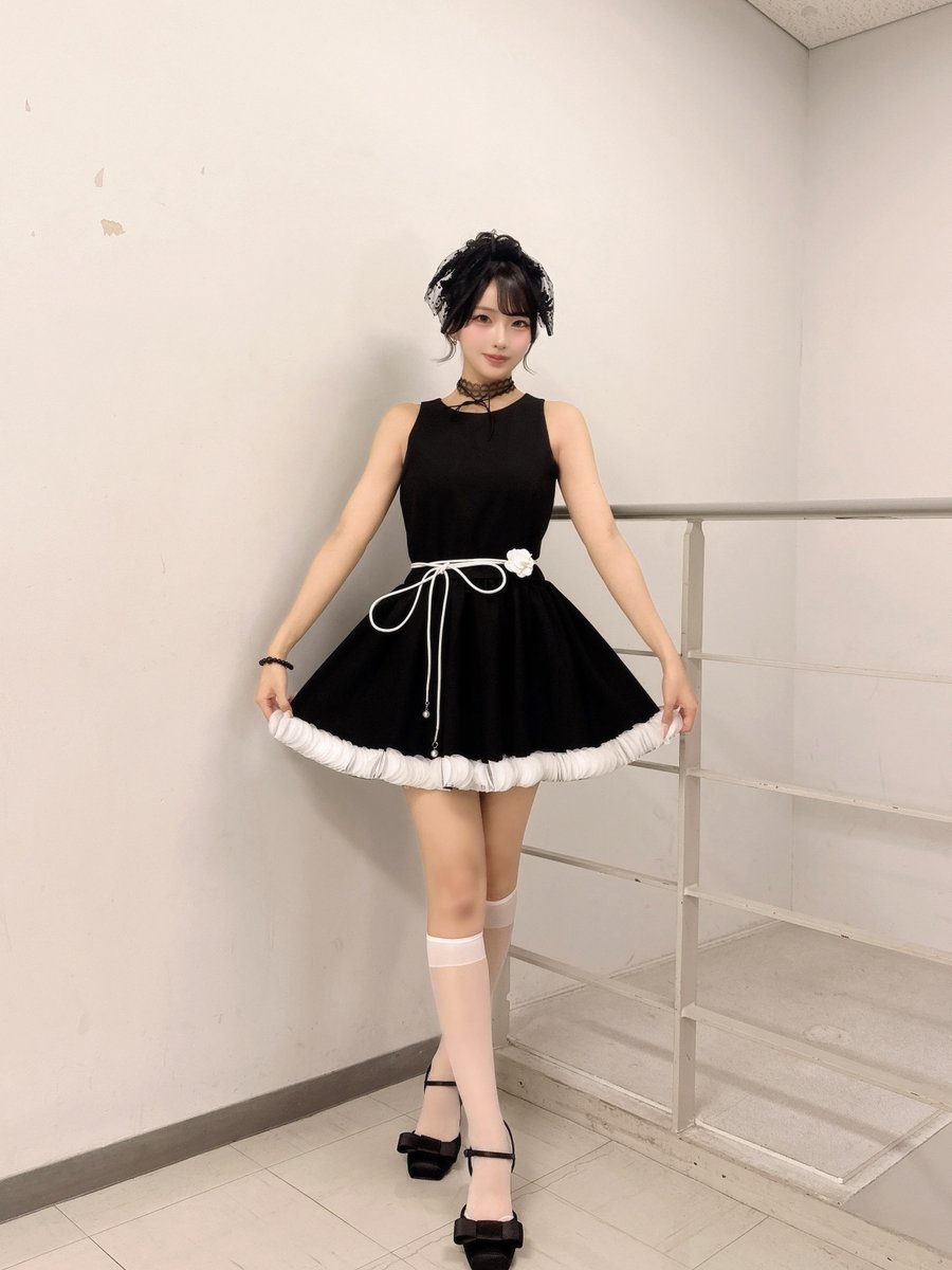 NAVI_whsp's tweet photo. アイドルの個別握手会コーデ♡ #ホワスピ https://t.co/BOBzHoIlqs