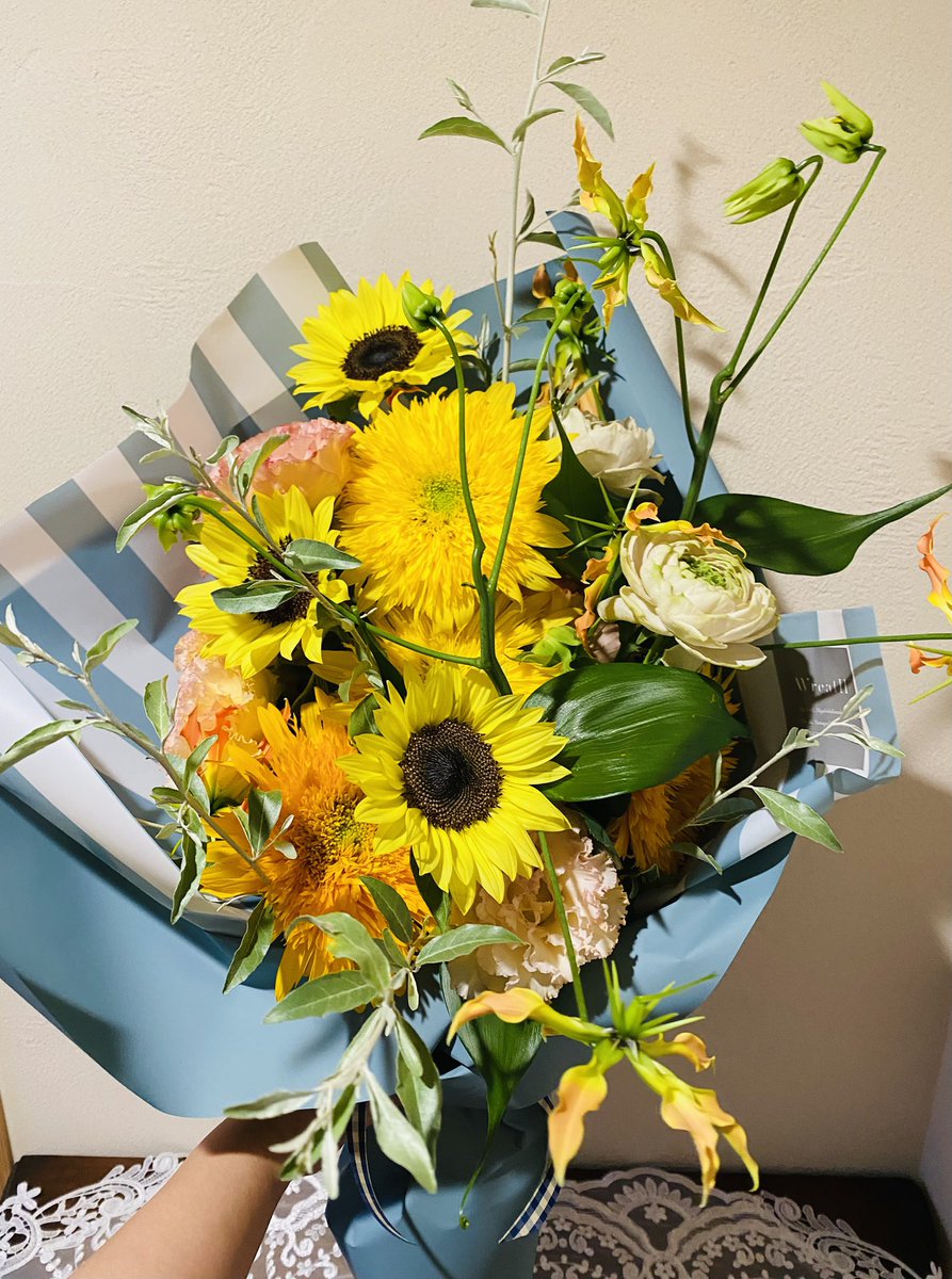 IloveY87's tweet photo. 8/7に誕生日を迎えたので、セルフ花束💐

良い一年にするぞ୧( ˙ᵕ˙ )୨ https://t.co/mCy9RtNTNi