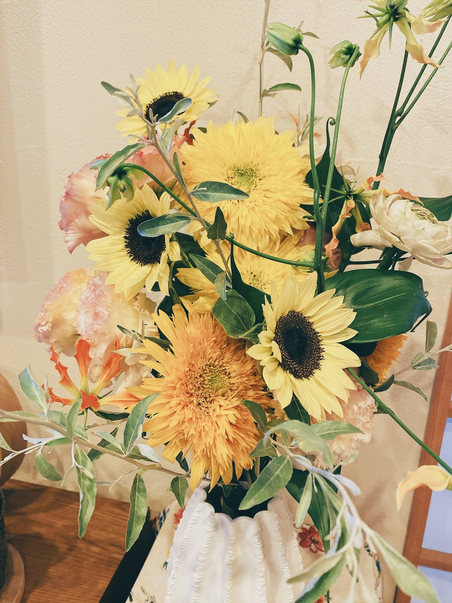 IloveY87's tweet photo. 8/7に誕生日を迎えたので、セルフ花束💐

良い一年にするぞ୧( ˙ᵕ˙ )୨ https://t.co/mCy9RtNTNi