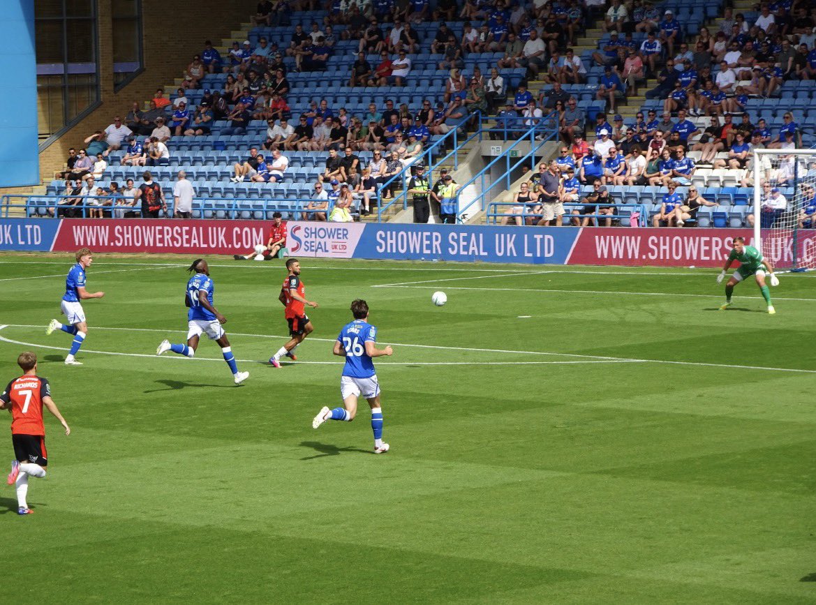 NonLeagueZac's tweet photo. Gillingham (A)

Into round 2🧡 https://t.co/NPpe2JmjmL